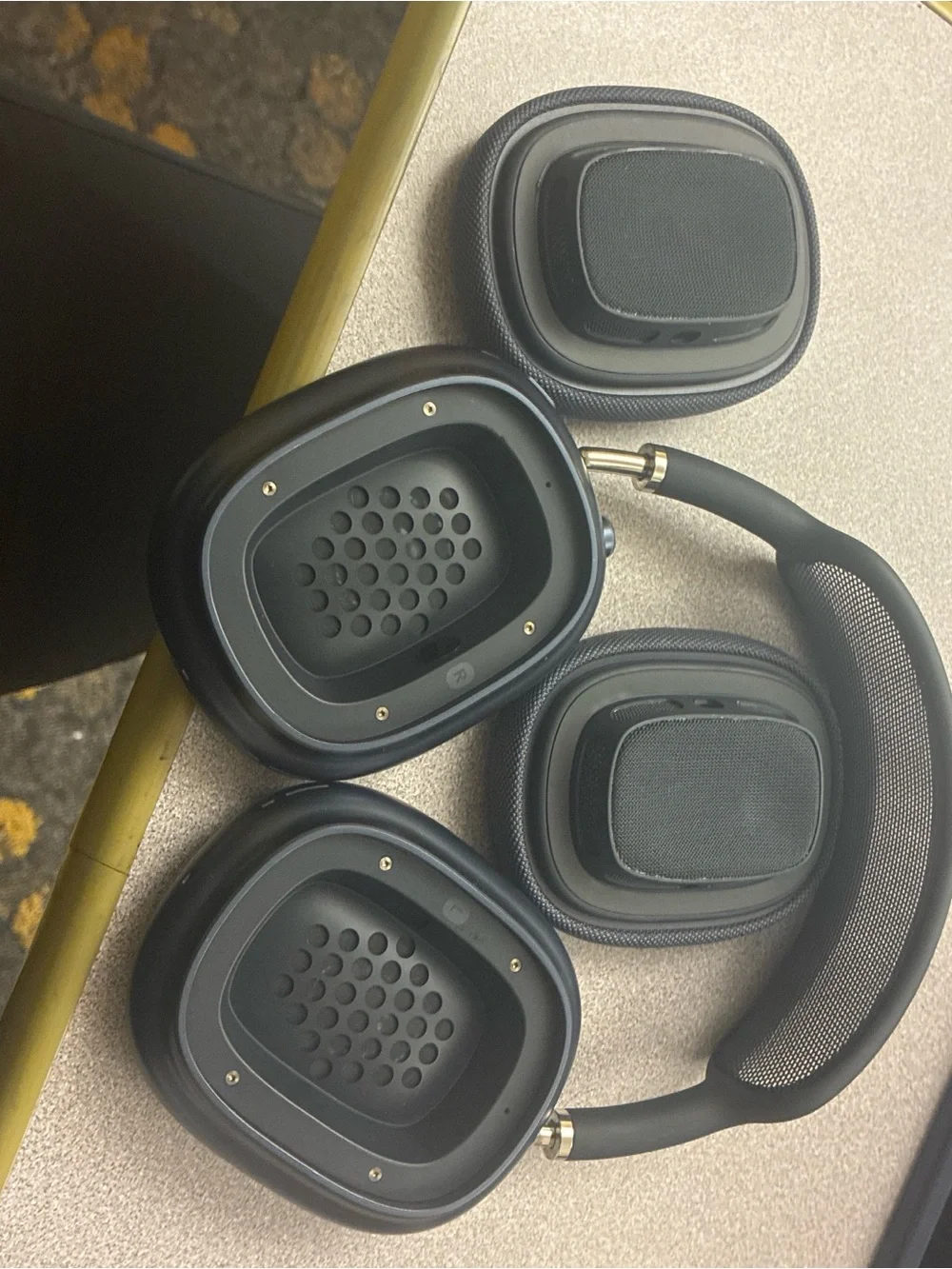 Airpod maxes - used